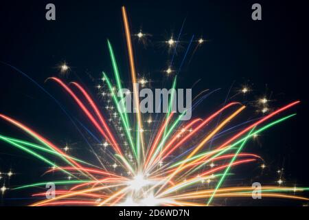 Buntes Feuer funktioniert am Canada Day und Silvester Stockfoto