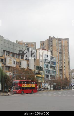 Kommunistische Gebäude in Skopje Stadt in Nord-Mazedonien Stockfoto