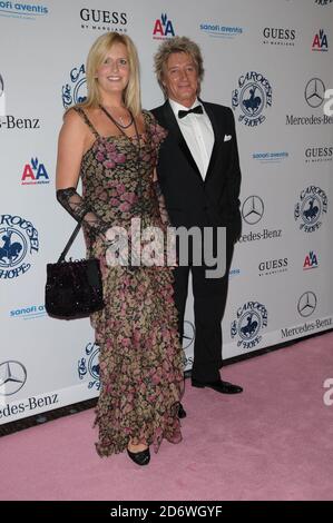 Rod Stewart und seine Frau Penny Lancaster nahmen am 32. Jährlichen Carousel of Hope Ball im Beverly Hilton Hotel in Beverly Hills, CA Teil. Am 10/23/ 2 Stockfoto
