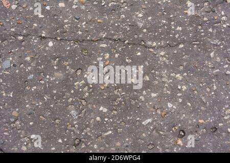 Textur von trockenem Asphalt der grauen Farbe. Stockfoto