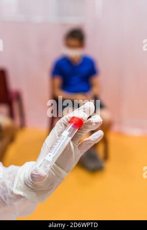 Covid 19 PCR-Screening-Test, Nasenabstrich, Krankenhaus Bordeaux, Frankreich, Mai 2020. Stockfoto