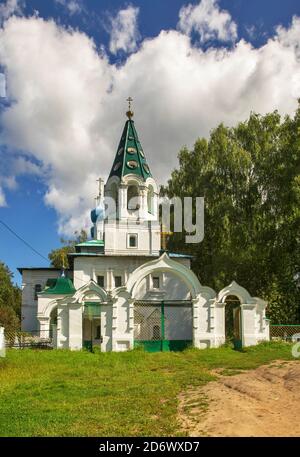 Kirche der lebensspendenden Dreifaltigkeit in Divnaya Gora (wunderbarer Berg) Dorf in der Nähe von Uglich. Russland Stockfoto