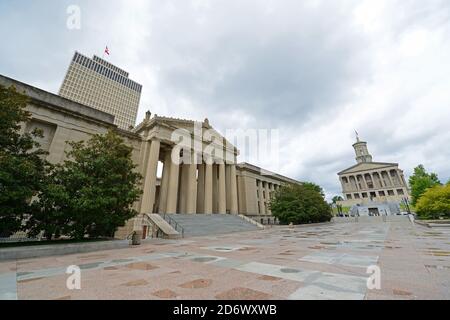 War Memorial Auditorium und State Capitol im Zentrum von Nashville, Tennessee, USA. Stockfoto