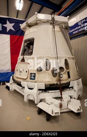 McGregor, Texas, USA. Juni 2012. Die Dragon-Raumsonde, die am 31. Mai nach der Lieferung von Hilfsgütern zur Internationalen Raumstation zur Erde zurückgekehrt ist, sitzt an der SpaceX-Anlage in McGregor, Texas. Dragon wird im Ruhestand wie andere ähnliche Fahrzeuge sind in der Produktion. Quelle: Bob Daemmrich/ZUMA Wire/Alamy Live News Stockfoto