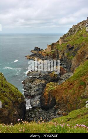 Crowns Engine Houses in Botallack Mine, Cornwall, Großbritannien Stockfoto