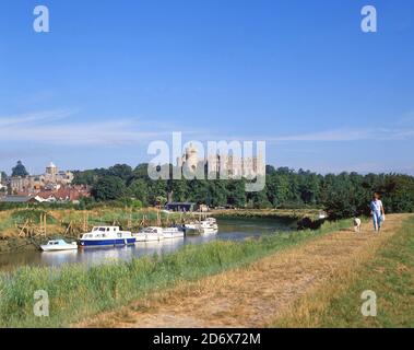 Arundel Castle aus River Arun, Arundel, West Sussex, England, Vereinigtes Königreich Stockfoto