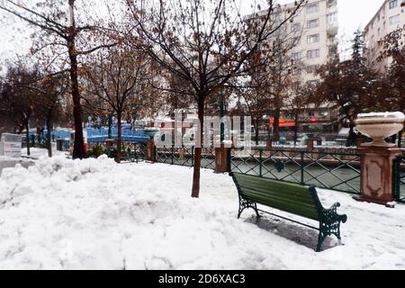 Verschneiten Tag auf der Straße in Eskisehir Stockfoto