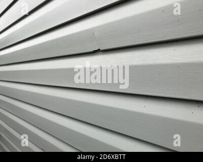 Außen Vinyl Siding Beschädigt Durch Hail, Wind, Hailstorm Stockfoto