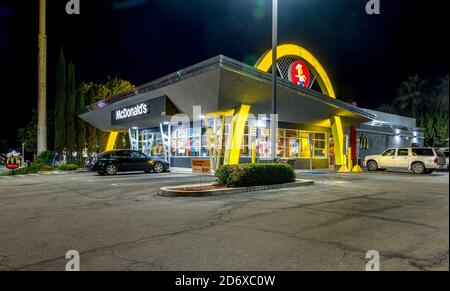 29. September 2020: Modernes McDonalds Fast-Food-Restaurant in Arroyo Grande, Kalifornien Stockfoto