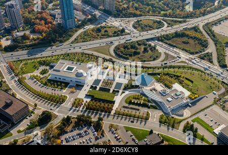 Eine Luftaufnahme des Aga Khan Museums und des Ismaili Zentrums. Stockfoto