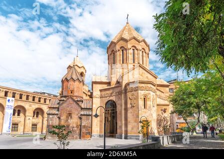 Jerewan, Armenien - 26. September 2019: Katoghike Holy Mother of God Church, ist eine kleine mittelalterliche Kirche im Kentron Bezirk von Jerewan, der Hauptstadt Stockfoto