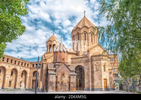 Jerewan, Armenien - 26. September 2019: Katoghike Holy Mother of God Church, ist eine kleine mittelalterliche Kirche im Kentron Bezirk von Jerewan, der Hauptstadt Stockfoto