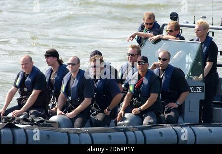 Weltjugendtag in Deutschland, Köln, 18.8.2005, Sonderpolizei im Tierkreis am Rhein Stockfoto