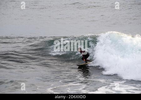 Surfer in Porthleven, Cornwall England Stockfoto