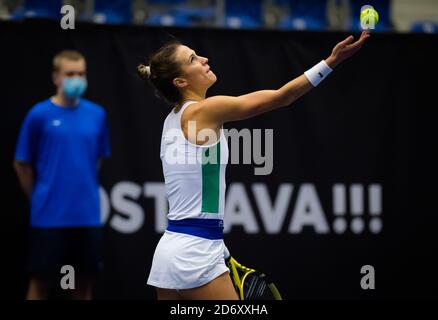 Ernarda Pera der Vereinigten Staaten im Kampf gegen Tereza Martincova der Tschechischen Republik während der ersten Qualifikationsrunde Beim J&T Ban 2020 Stockfoto