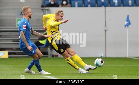 Rling Haaland von Borussia Dortmund und Kevin Vogt von Hoffenheim Während des Bundesliga-Fußballspiels der TSG Hoffenheim Und B Stockfoto