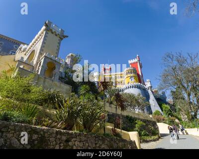 Palacio Nacional da Pena, der Nationalpalast Pena, in Sintra in der Nähe von Lissabon, Teil des UNESCO-Weltkulturerbes. Europa, Südeuropa, Portugal Stockfoto