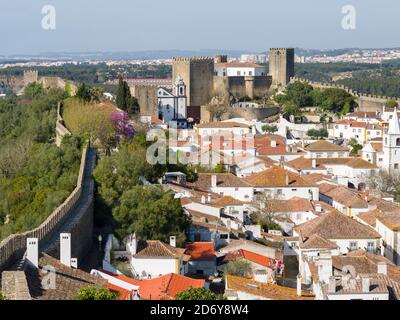 Blick über die Stadt. Historische Kleinstadt Obidos mit einer mittelalterlichen Altstadt, eine Touristenattraktion nördlich von Lissabon Europa, Südeuropa, Portugal Stockfoto