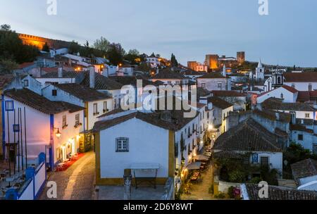 Blick über die Stadt. Historische Kleinstadt Obidos mit einer mittelalterlichen Altstadt, eine Touristenattraktion nördlich von Lissabon Europa, Südeuropa, Portugal Stockfoto