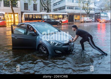 Cork, Irland. Oktober 2020. Cork Stadt überflutet heute Morgen, mit South Mall und die niedrig liegenden Kais tragen die Hauptlast des Flutwassers. Quelle: AG News/Alamy Live News Stockfoto