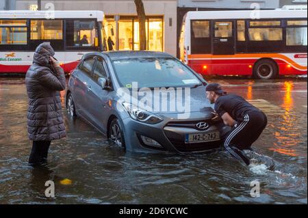 Cork, Irland. Oktober 2020. Cork Stadt überflutet heute Morgen, mit South Mall und die niedrig liegenden Kais tragen die Hauptlast des Flutwassers. Quelle: AG News/Alamy Live News Stockfoto