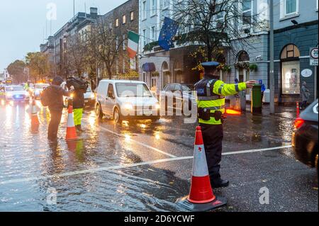 Cork, Irland. Oktober 2020. Cork Stadt überflutet heute Morgen, mit South Mall und die niedrig liegenden Kais tragen die Hauptlast des Flutwassers. Quelle: AG News/Alamy Live News Stockfoto