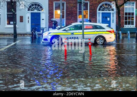 Cork, Irland. Oktober 2020. Cork Stadt überflutet heute Morgen, mit South Mall und die niedrig liegenden Kais tragen die Hauptlast des Flutwassers. Quelle: AG News/Alamy Live News Stockfoto