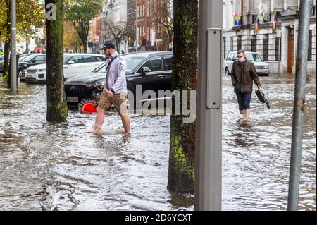 Cork, Irland. Oktober 2020. Cork Stadt überflutet heute Morgen, mit South Mall und die niedrig liegenden Kais tragen die Hauptlast des Flutwassers. Quelle: AG News/Alamy Live News Stockfoto