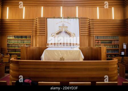Berlin, Deutschland. Oktober 2020. Der Gebetsraum der Synagoge des Bildungszentrums Chabad Lubavich ist zu sehen. Quelle: Christoph Soeder/dpa/Alamy Live News Stockfoto