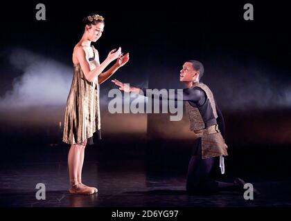 Tänzer wie Damien Johnson, Sarah Kundi und Jade Hale-Christofi vom Ballet Black treten während einer Fotowand für die 10-jährige Aufführung von Orpheus im Lindbury Studio Theatre, dem Royal Opera House, im Zentrum von London auf. Stockfoto