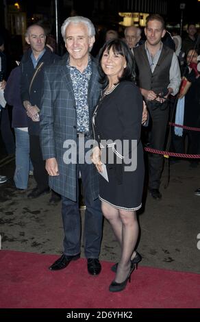 Tony Christie bei der Eröffnungsnacht des Million Dollar Quartet, im Noel Coward Theatre im Zentrum von London. Stockfoto