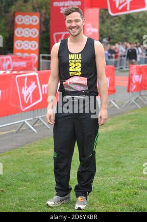 Will Young beim Start des London Marathon 2011 in Blackheath im Süden Londons. Stockfoto