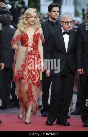 Rachel McAdams und Woody Allen bei der Premiere von Midnight in Paris, dem Eröffnungsfilm der 64. Internationalen Filmfestspiele von Cannes, im Palais des Festivals in Cannes, Frankreich. Stockfoto