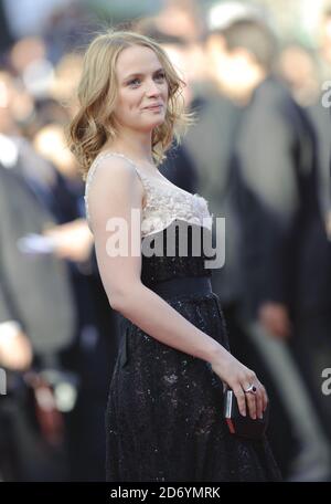 Sara Forestier kommt bei der Premiere von Tree of Life während der 64. Internationalen Filmfestspiele von Cannes im Palais des Festivals in Cannes, Frankreich, an. Stockfoto