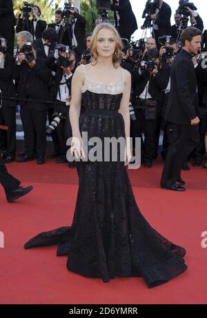 Sara Forestier kommt bei der Premiere von Tree of Life während der 64. Internationalen Filmfestspiele von Cannes im Palais des Festivals in Cannes, Frankreich, an. Stockfoto