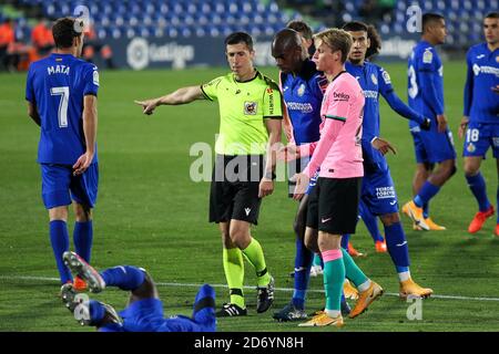 Renkie de Jong vom FC Barcelona protestiert gegen Schiedsrichter Cesar Soto Grado während der spanischen Meisterschaft La Liga Fußballspiel Zwischen Getafe CF und FC Ba Stockfoto