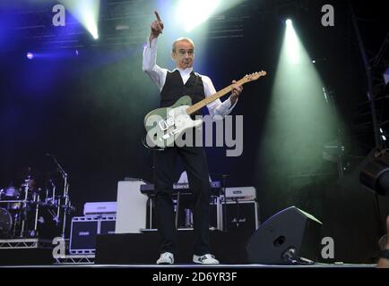 Francis Rossi von Status Quo beim Cornbury Festival, bei Great Tew in Oxfordshire. Stockfoto