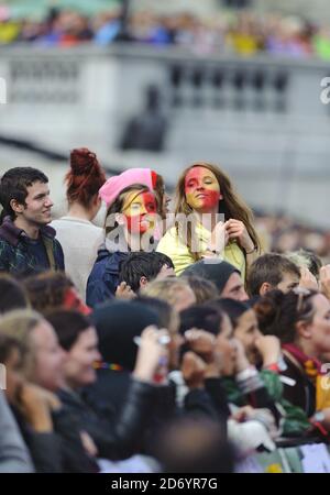 Atmosphäre bei der Weltpremiere von Harry Potter und die Heiligtümer des Todes Teil 2, am Trafalgar Square im Zentrum von London. Stockfoto