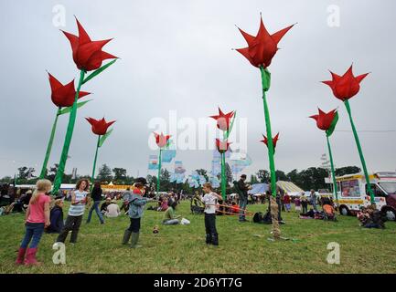 Atmosphäre beim Womad Festival in Charlton Park, Wiltshire. Stockfoto