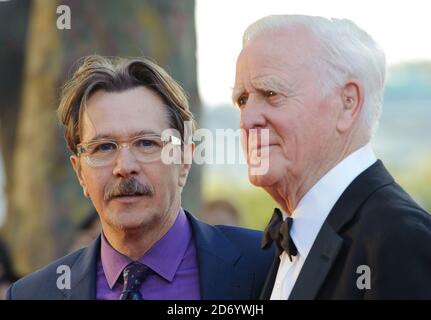 Gary Oldman und John le Carre kommen zur Premiere von Tinker, Tailor, Soldier, Spy im BFI Southbank im Zentrum von London. Stockfoto