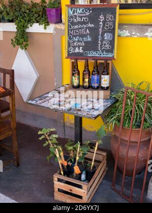 Flaschen Bier aus einer lokalen Mikrobrauerei. Stadt Cafayate. Cafayate ist das Zentrum für Tourismus und Weinbau in der Region Valles Calchaquies. Süden Stockfoto