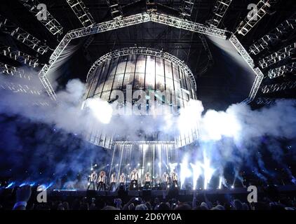Diversity beim Michael Forever Michael Jackson Tribute Konzert im Millennium Stadium in Cardiff, Wales. Stockfoto