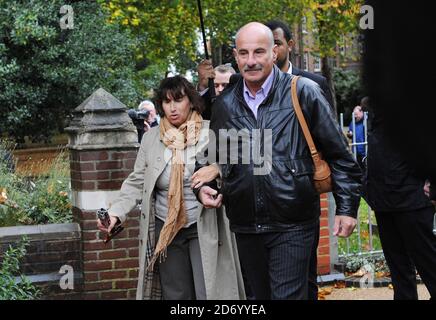 Janis Winehouse kommt bei Amy Winehouse's Inquest Hearing an, im St. Pancras Coroners Office and Court im Norden Londons. Stockfoto