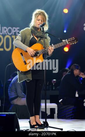 Selah Sue tritt bei den European Festival Awards auf, die im Rahmen des Eurosonic Noorderslag Musikfestivals in Groningen, Niederlande, stattfinden. Stockfoto