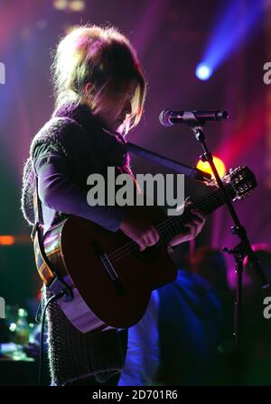 Selah Sue tritt bei den European Festival Awards auf, die im Rahmen des Eurosonic Noorderslag Musikfestivals in Groningen, Niederlande, stattfinden. Stockfoto