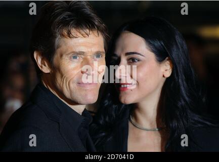 Willem Dafoe und Frau Giada Colagrande bei der Premiere von John Carter im Londoner BFI South Bank Kino. Stockfoto