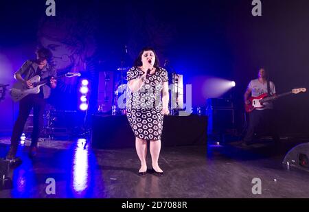 Beth Ditto von der Gossip Auftritt in Shepherd's Bush Empire Im Westen Londons Stockfoto