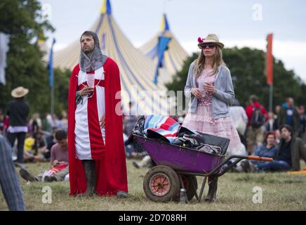 Die Menge beobachten Ben Howard beim Latitude Festival in Southwold, Suffolk. Stockfoto