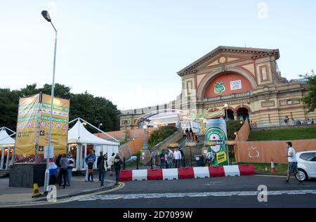 Gesamtansicht des 'Holland House', des niederländischen Hospitality House für die Olympischen Spiele 2012, im Alexandra Palace im Norden Londons. Stockfoto