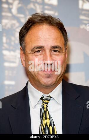 Anthony Horowitz nimmt an den ITV Crfime Thriller Awards im Grosvenor Hotel im Zentrum von London Teil. Stockfoto